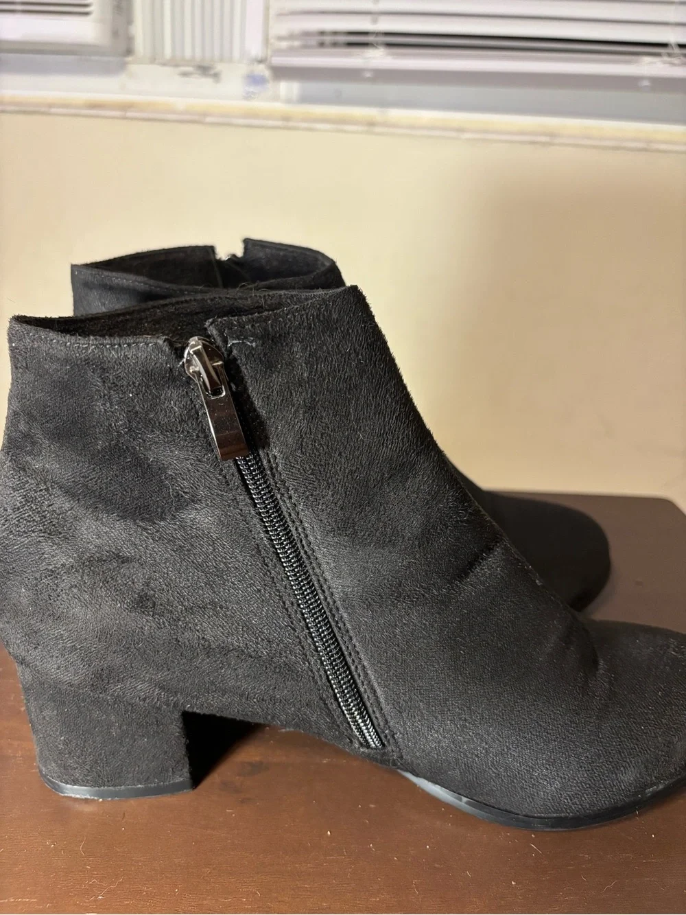 Black Ankle Booties Chunky Block Heel Side Zip Women’s Size 42 (Size 11) 2inch